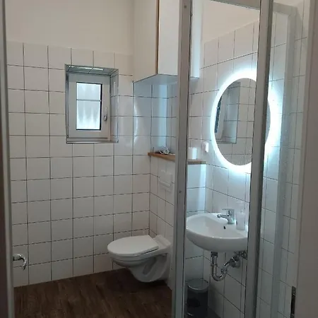 Litohlavy 17 - Na Samotě U Lesa Králŭv Dvŭr