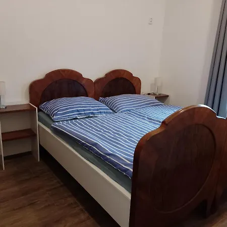 Litohlavy 17 - Na Samotě U Lesa Králŭv Dvŭr